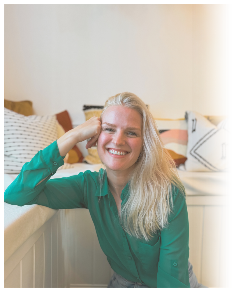 Christel Brochu souriante qui regarde la caméra